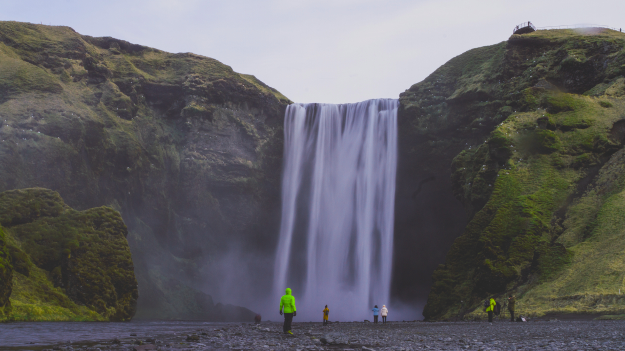 cascada-skogafoss-dia-ennubolat-islandia