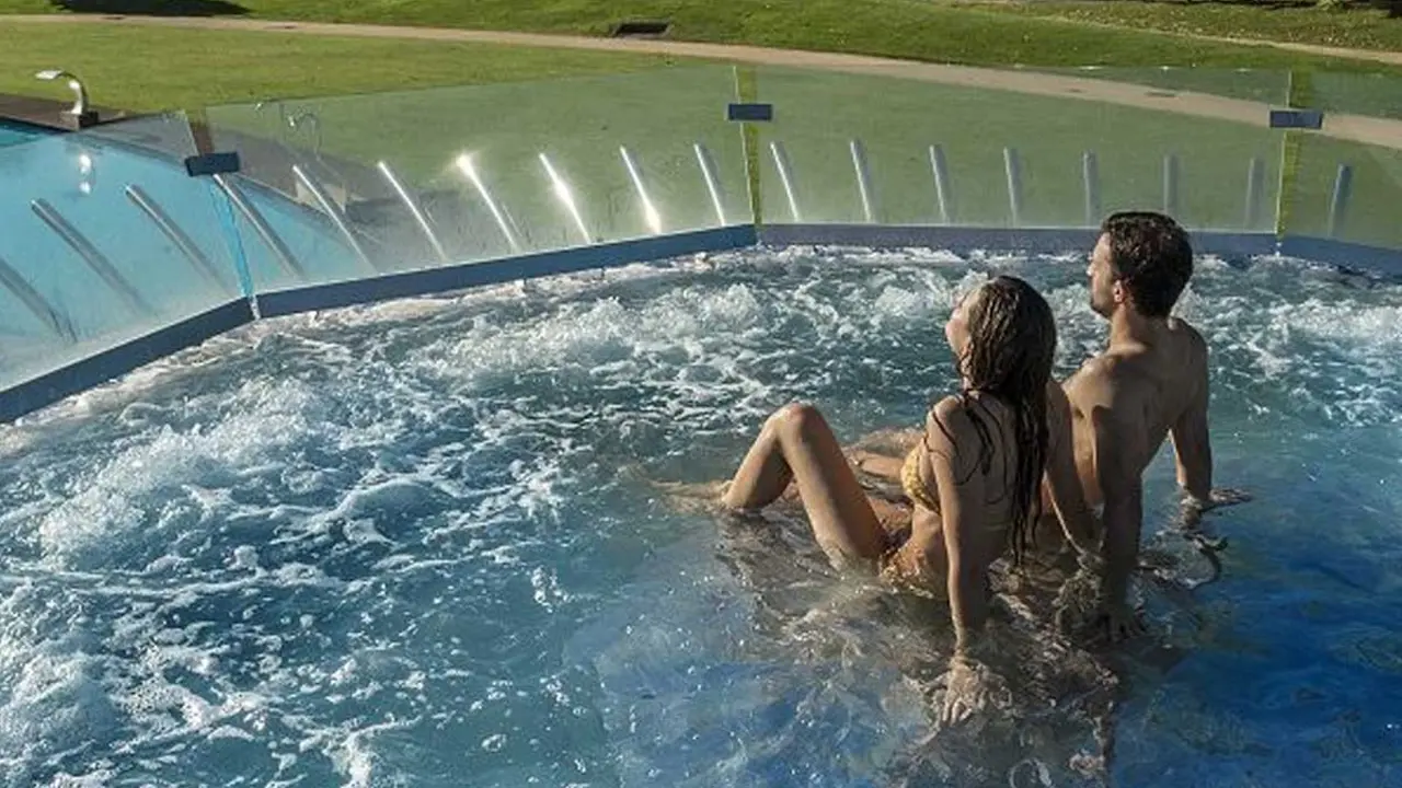 Interior futurista del balneari Magma a Santa Coloma de Farners. Imatge magma-cat.com