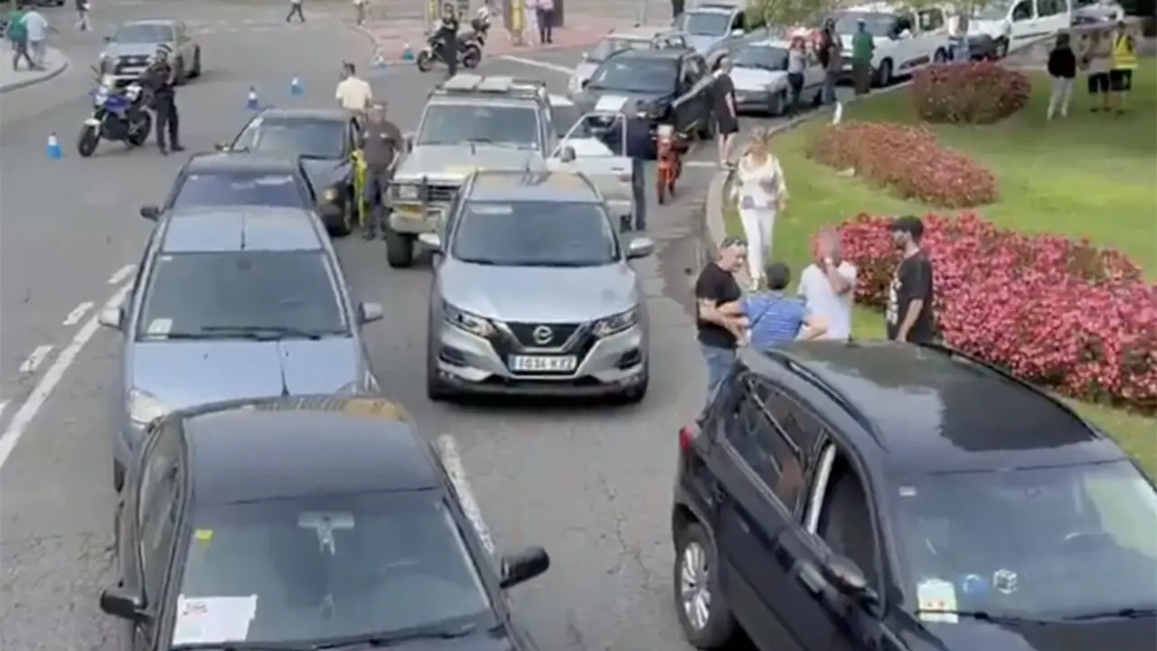 Caravana de Vox contra la ZBE a Tarragona i Reus. diarimes.com