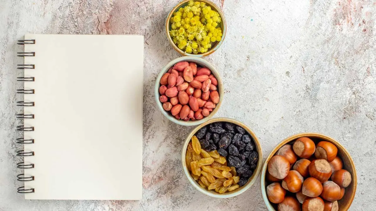 Cireres seques en primer pla amb textura arrugada