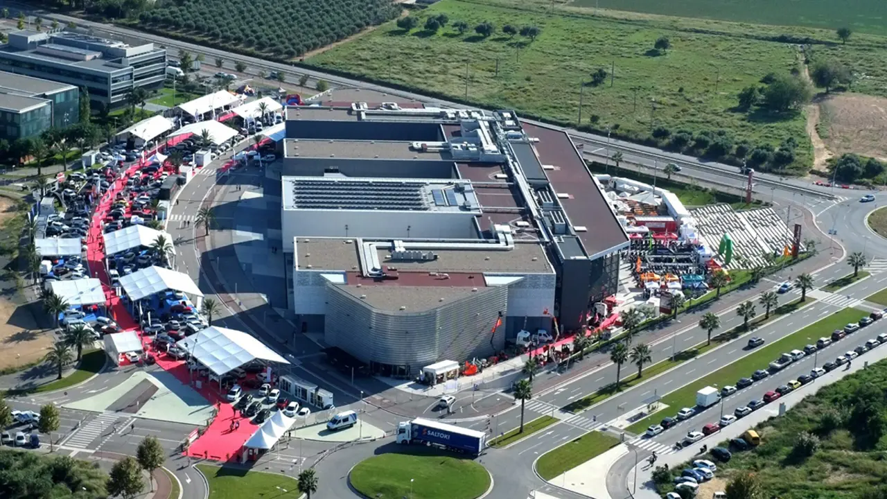 Vehicles exposats a exproReus en una edici&oacute; anterior. Canal Reus.