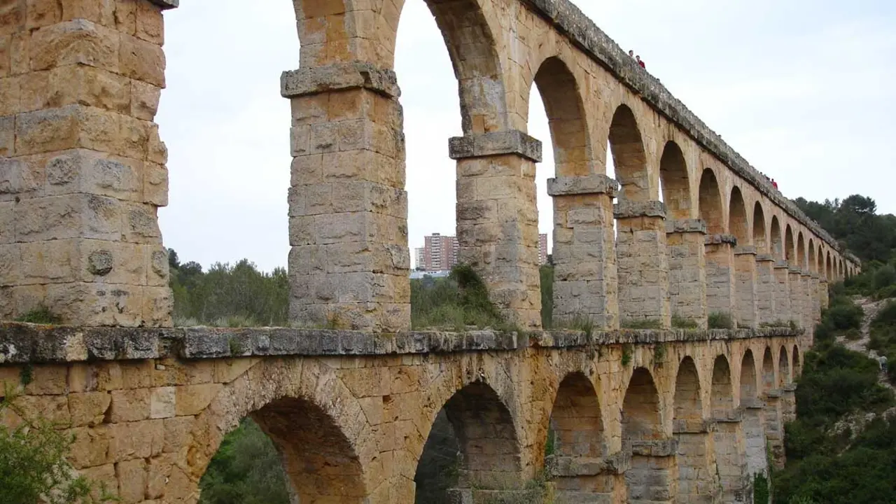 Tarragona.Pont del diable aq&uuml;educte - Wikipedia