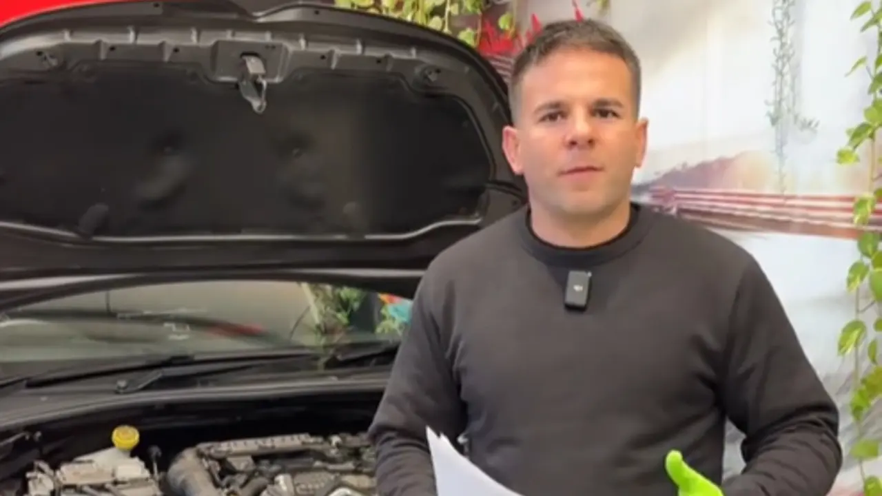 &Aacute;ngel Gait&aacute;n explicant el cas d&rsquo;un Toyota amb motor BMW N47