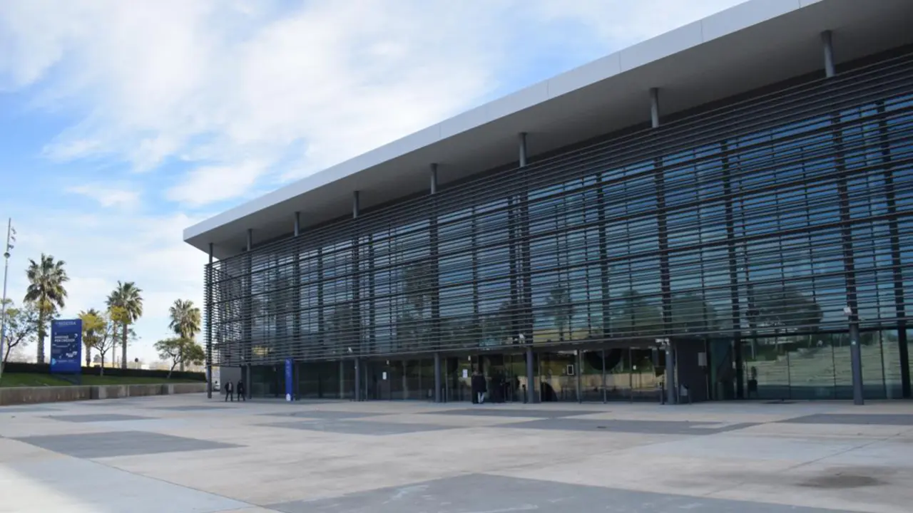 Exterior de firaReus Events preparat per al congr&eacute;s de l&iacute;pids