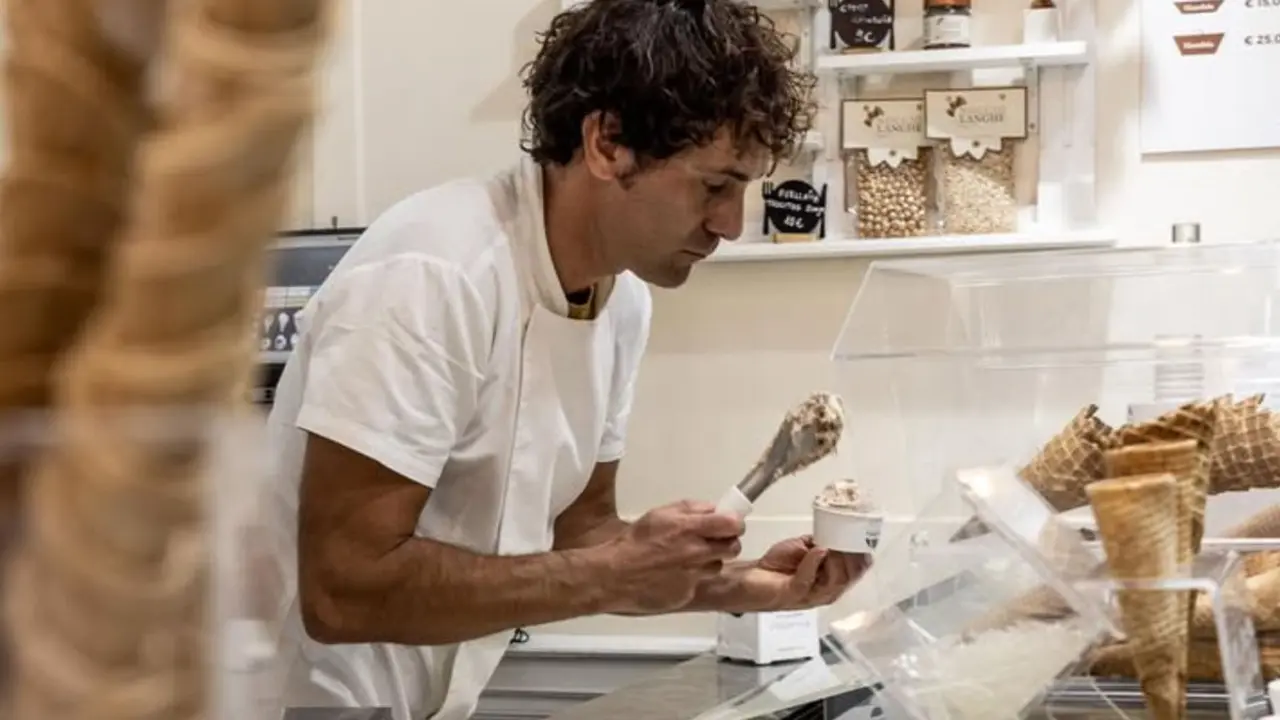 Maurizio Bogliolo i la febre del gelat de pistatxo. Imatge Instagram @gianduia.barcelona