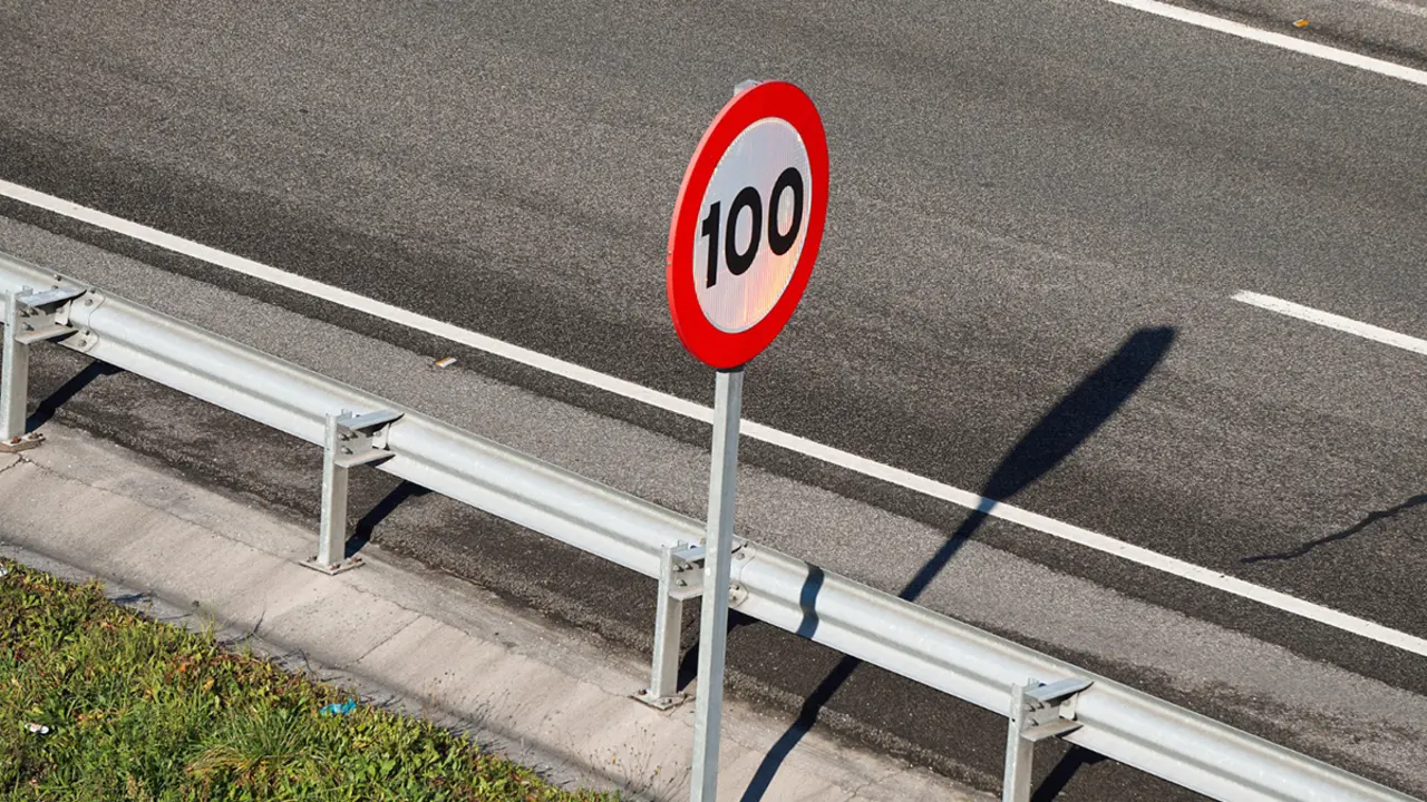 Tram de l&rsquo;AP-7 amb nou l&iacute;mit de velocitat variable a 100 km/h
