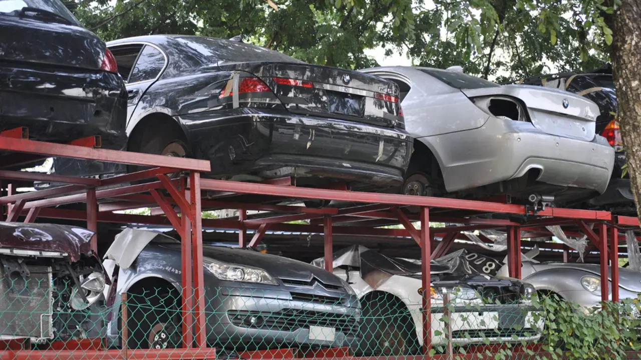 Desballestament ple de cotxes MG a Espanya
