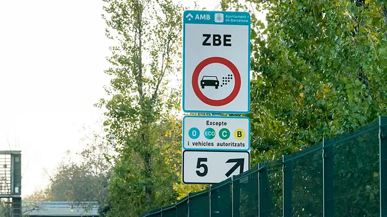 Senyal de Zona de Baixes Emissions a Barcelona (ZBE Rondes)
