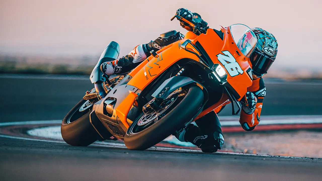 KTM 990 RC R 2026: superbike d&rsquo;asfalt inspirada en MotoGP