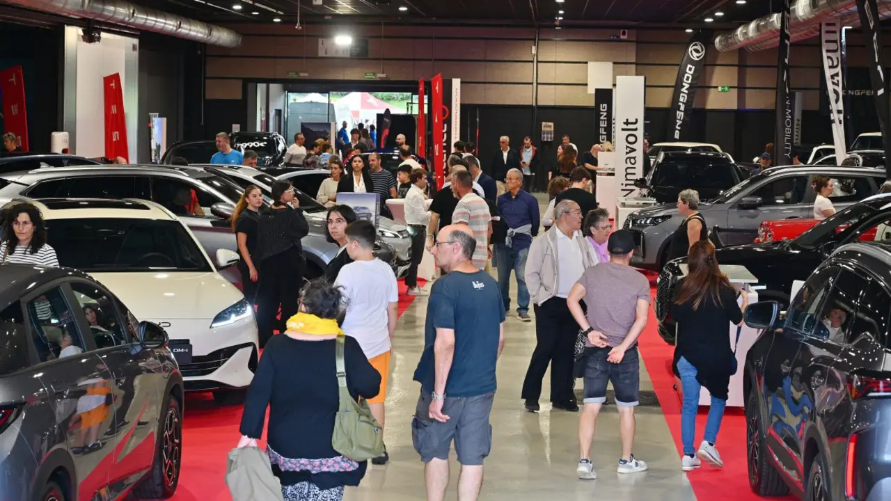 Pavell&oacute; d&rsquo;automoci&oacute; d&rsquo;exproReus 2025 amb stands de marques xineses