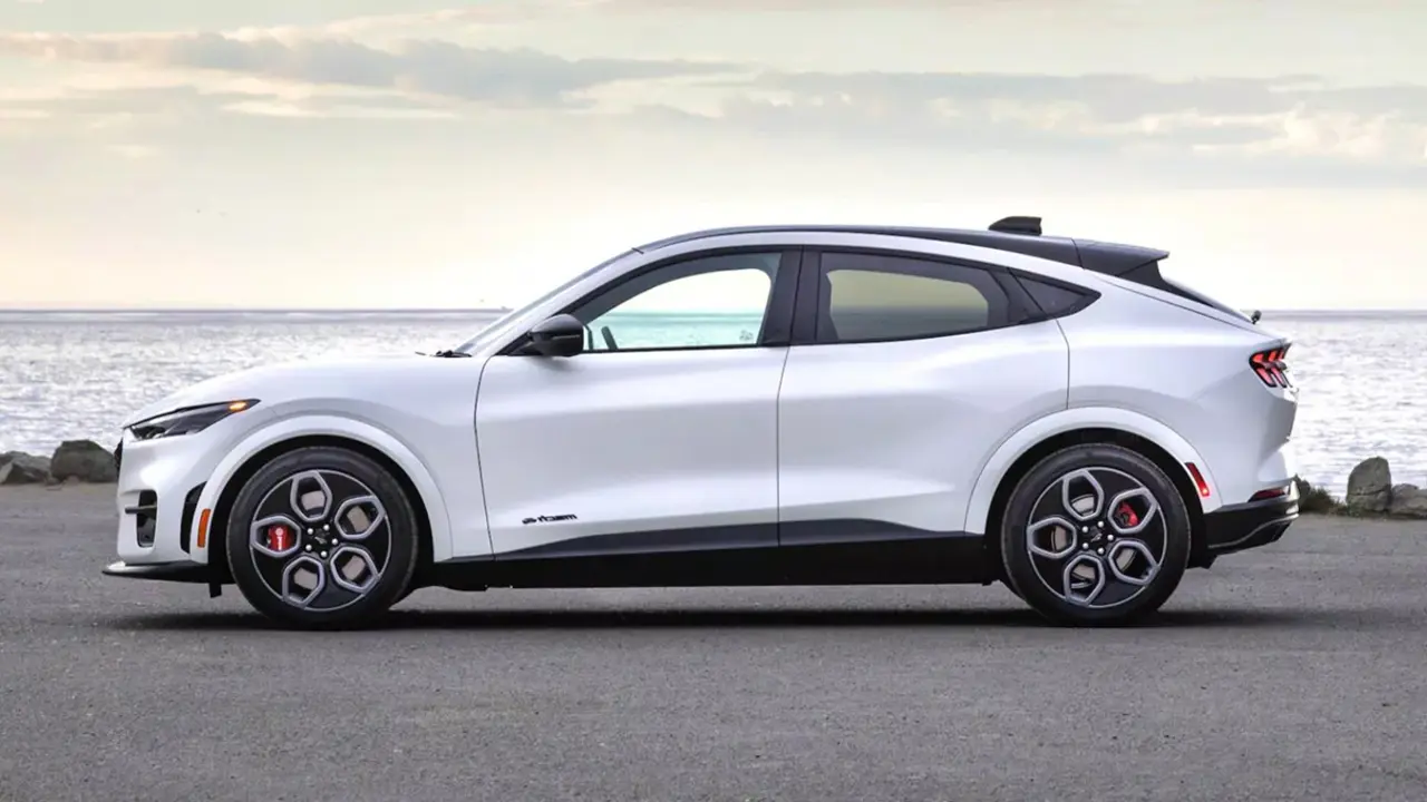 Ford Mustang Mach-E GT California Special 2026 &ndash; Rave Blue