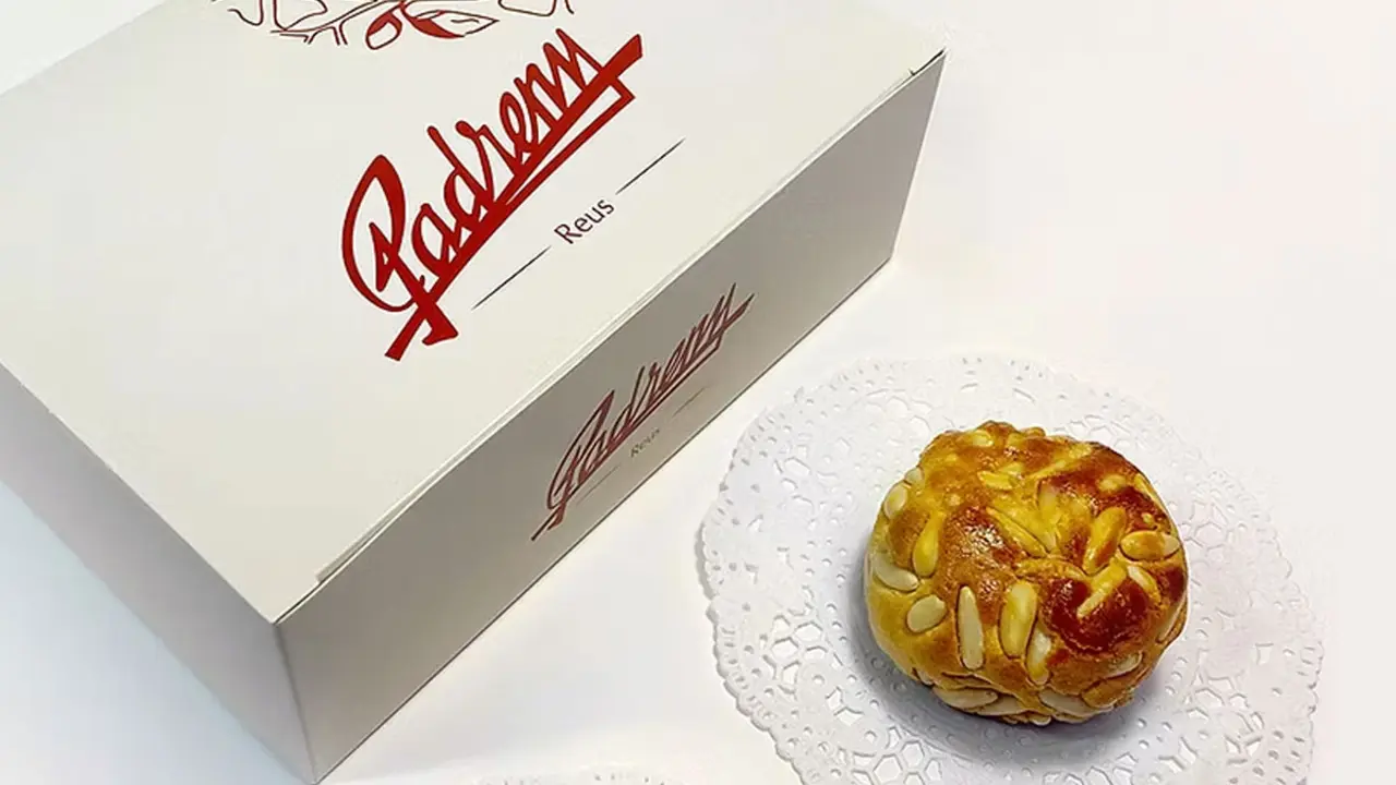 Panellets reusencs a la Confiteria Padreny. Imatge confiteriapadreny.com