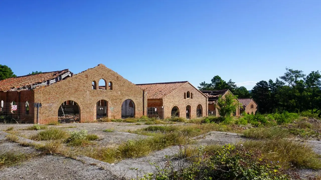Ru&iuml;nes del Campament Militar de Castillejos, a Arbol&iacute;. Imatge caminoconsantiago.com