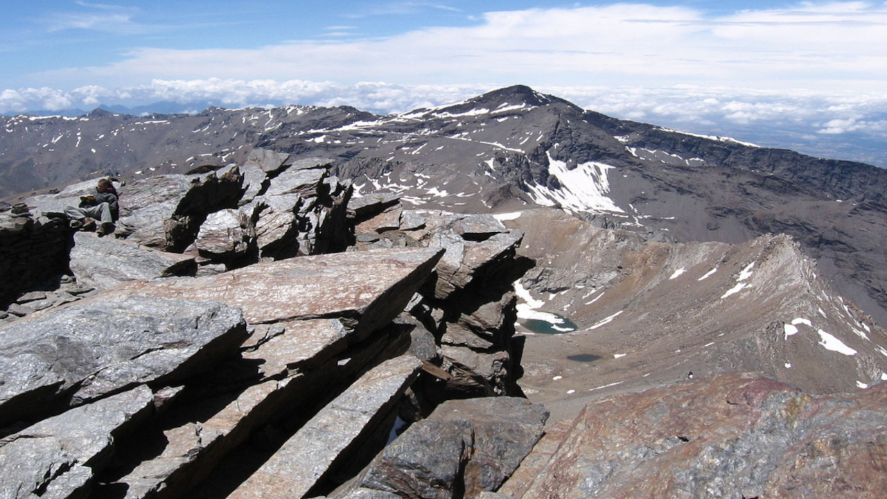 Veleta_des-de_cim_Mulhacen-Carlos-Serra-wc