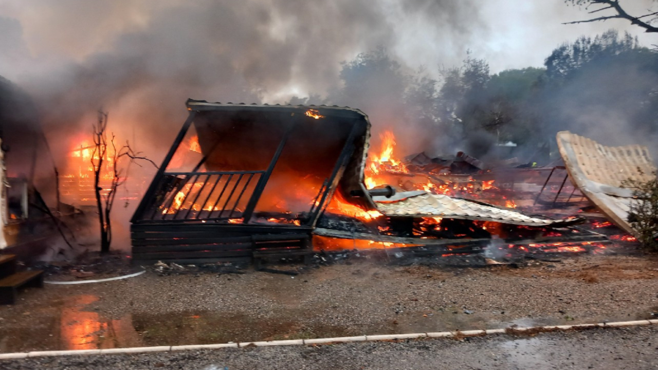 incendi-c&agrave;mping-cambrils02_