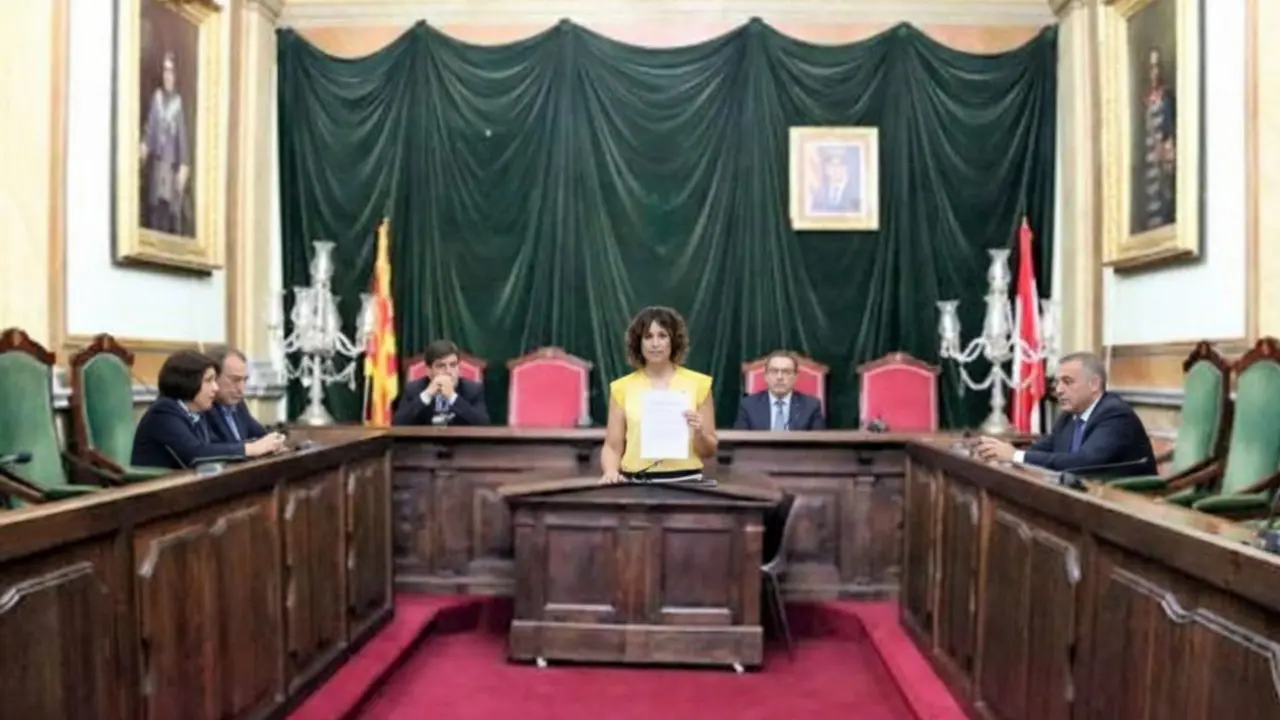 Despedida emotiva D&egrave;bora Fern&aacute;ndez, regidora Valls: renuncia por trencament de confian&ccedil;a pol&iacute;tica