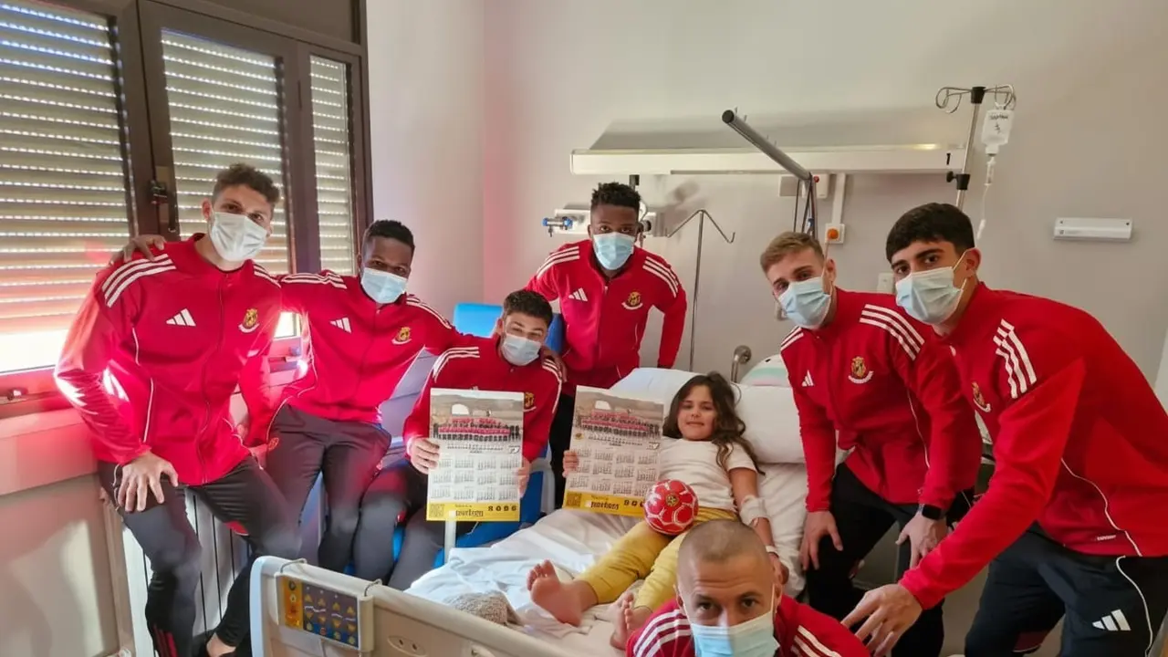 N&agrave;stic visita hospitales de Tarragona, llevando alegr&iacute;a y sonrisas en Navidad