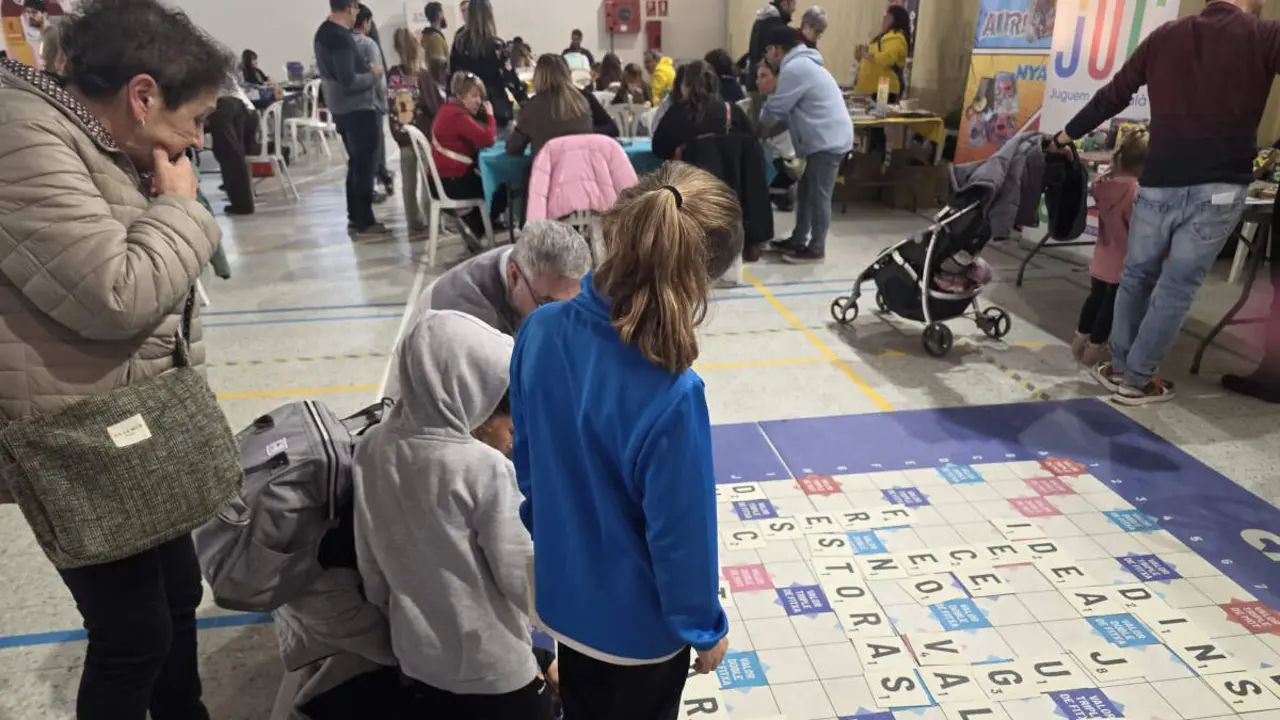 Scrabble gegant muntat en aquesta edici&oacute; de Valls Juga. Foto de SVB.
