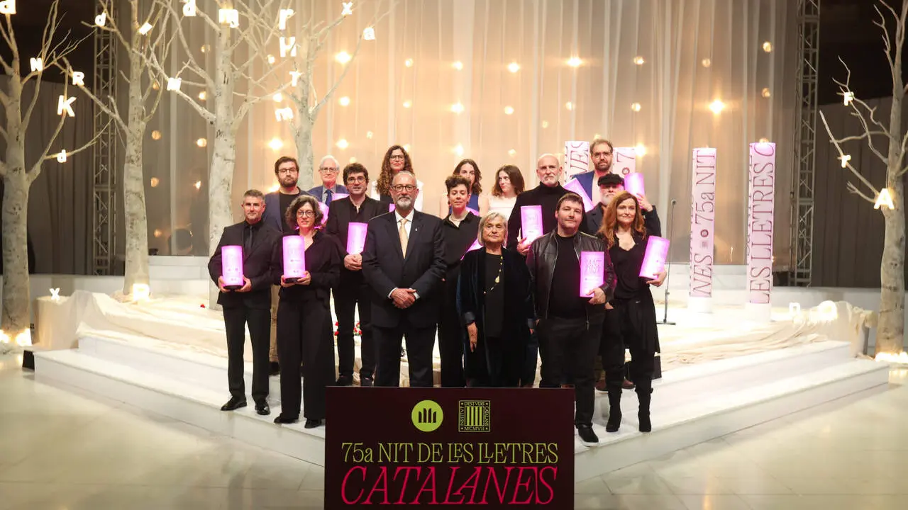 Celebraci&oacute; de la 75a Nit de les Lletres Catalanes amb reconeixement a la literatura catalana i el seu impacte cultural.