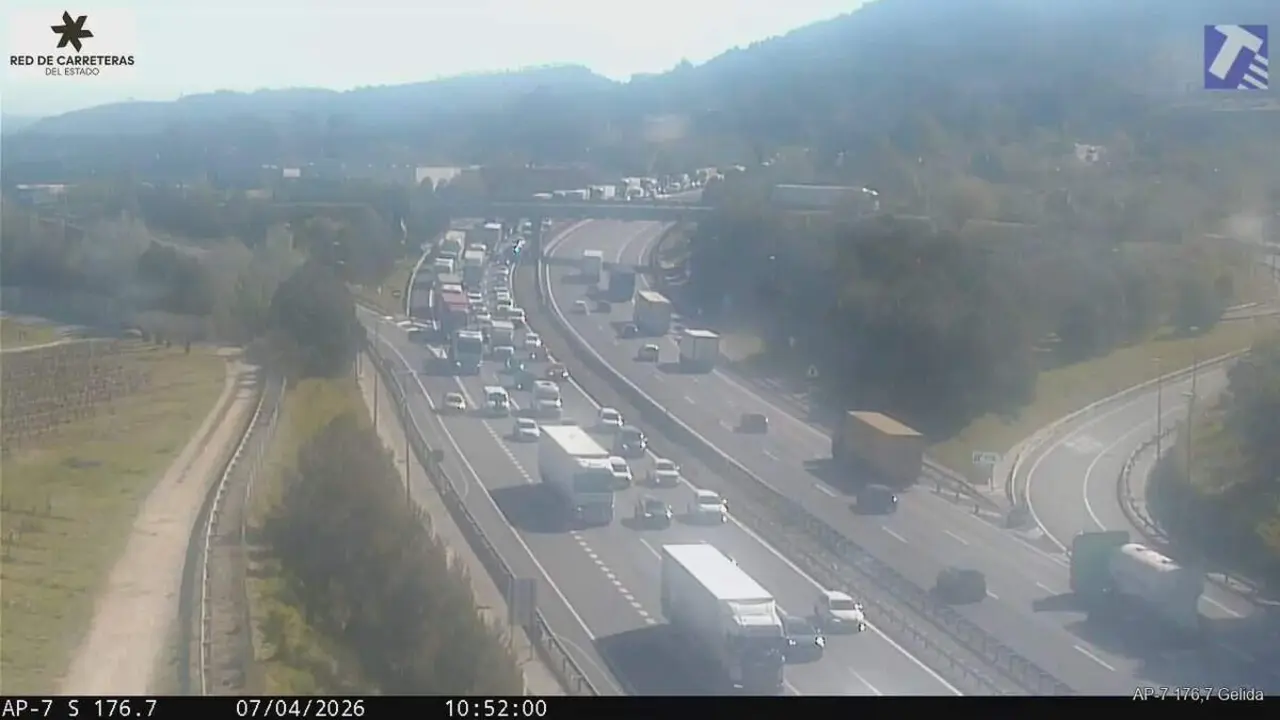 Imatge de les obres a l&rsquo;AP-7 a Gelida amb aturades de tr&agrave;nsit de 3 km en sentit sud cap a Tarragona