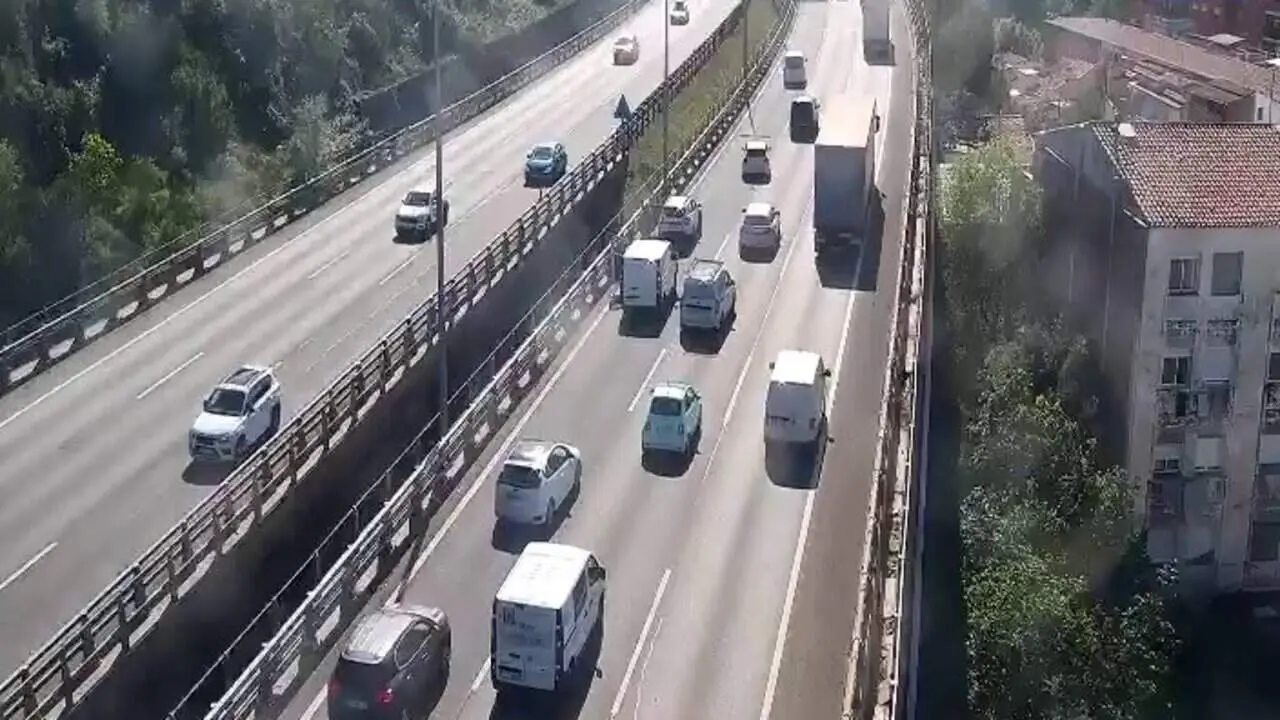 Accident a Martorell bloquejant un carril de l AP 7 en direcci&oacute; a Tarragona amb vehicles aturats &mdash; Imagen de la Fuente