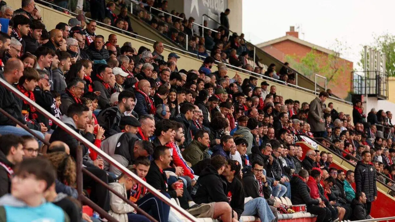 Venda d&rsquo;entrades pel partit del Reus FC Reddis amb gran expectaci&oacute; abans del diumenge a l&rsquo;Estadi &mdash; Imagen de la Fuente