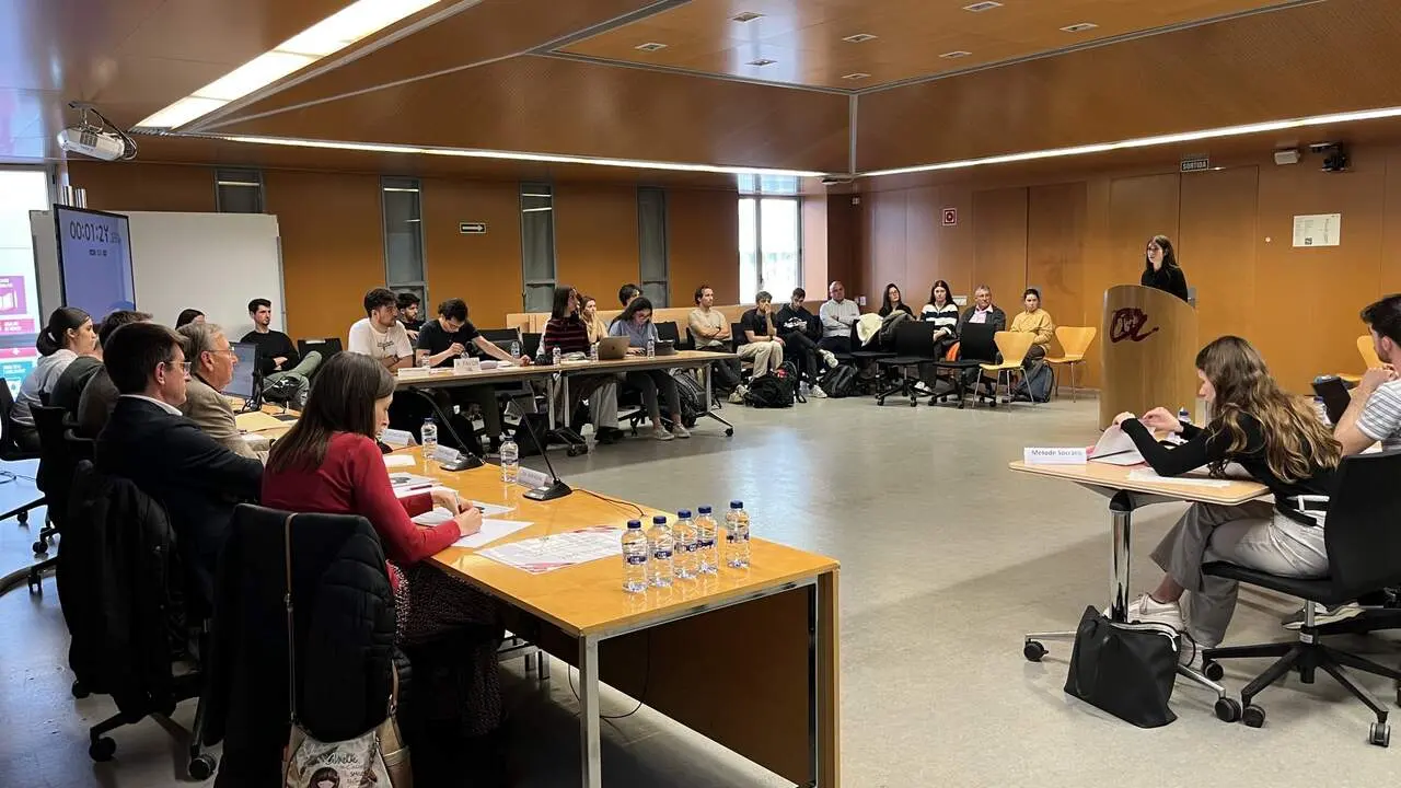 Premis del Consell Social URV reconeixen projectes innovadors en la doc&egrave;ncia i la recerca universit&agrave;ria &mdash; Imagen generada por IA
