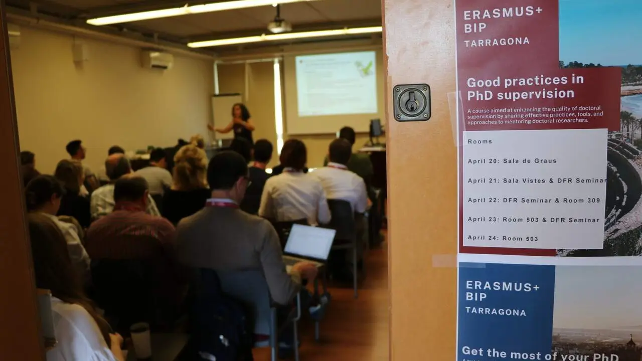 Campus de la URV amb estudiants internacionals i activitats que fomenten la internacionalitzaci&oacute; universit&agrave;ria &mdash; Imagen de la fuente