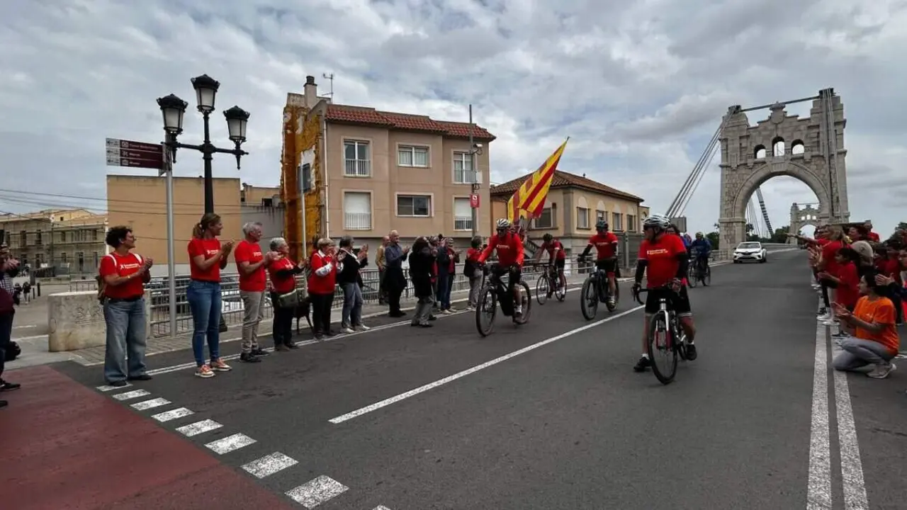 Amposta rep la flama del Correllengua que simbolitza la unitat i la defensa de la llengua catalana &mdash; Imagen de la Fuente