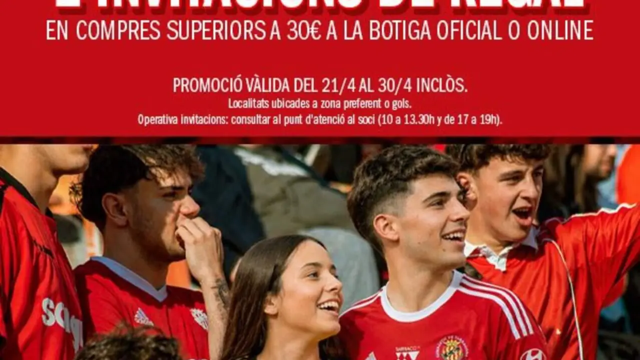  Aficionats emocionats intentant aconseguir entrades gratis per al partit N&agrave;stic contra Sevilla Atl&eacute;tico en oferta limitada &mdash; Imagen de la Fuente 