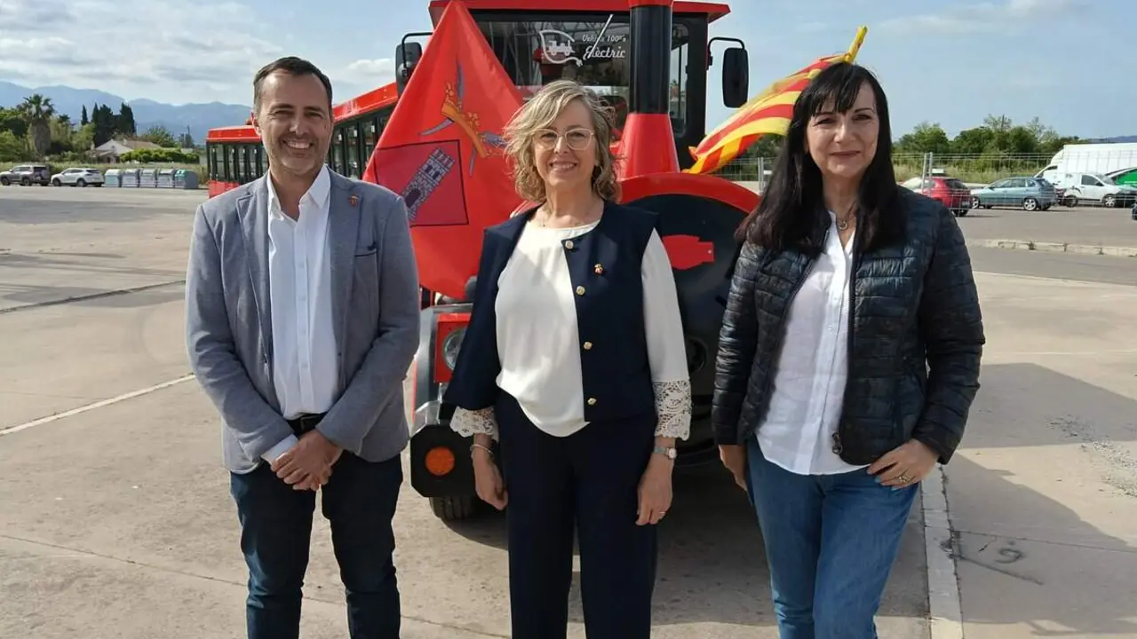  El nou tren tur&iacute;stic de Tortosa presentat a Expoebre amb la Tuna Folk per celebrar els 100 anys del Carrilet &mdash; Imagen de la Fuente 