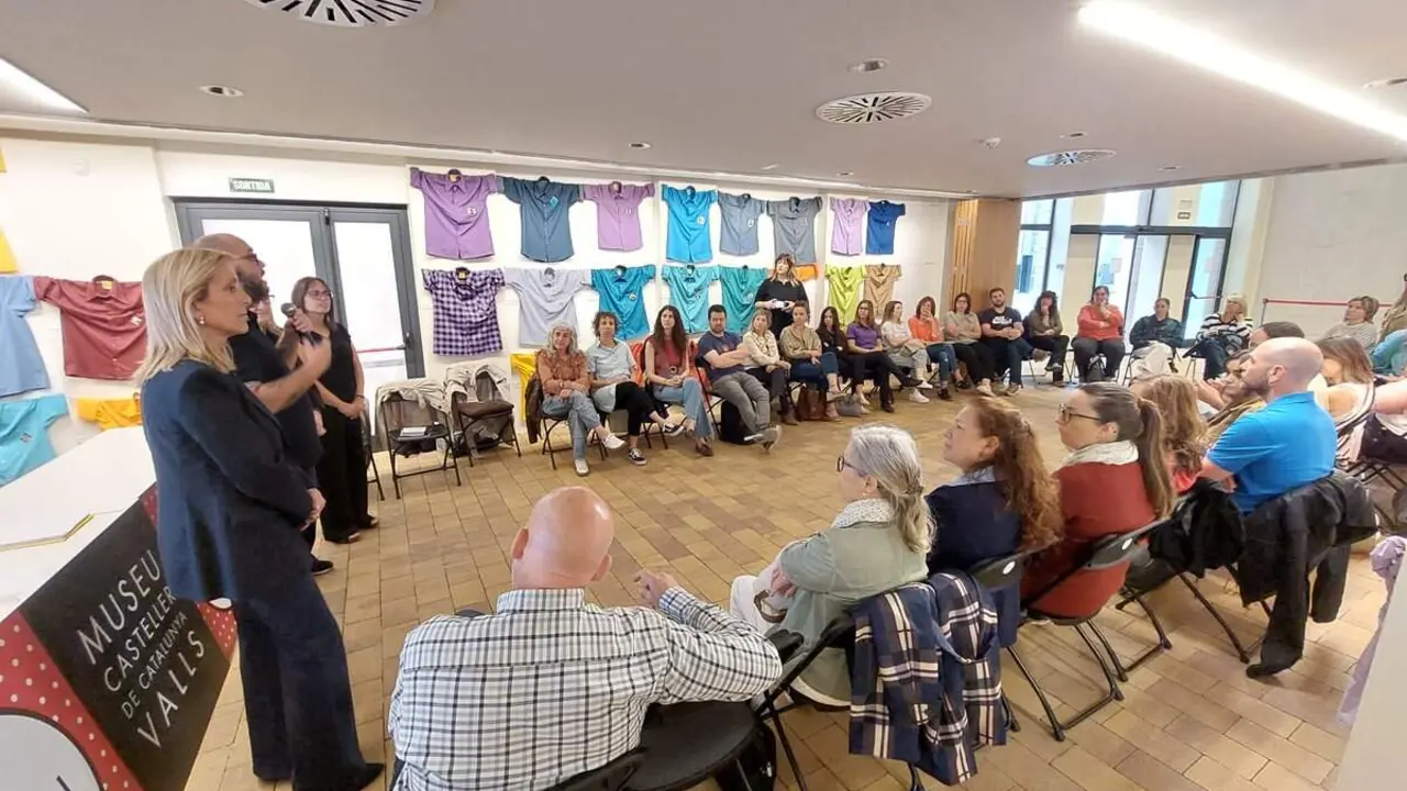  L'alcaldessa de Valls i educadors debatent la transici&oacute; educativa de l'escola a l'institut en una jornada clau &mdash; Imagen de la Fuente 