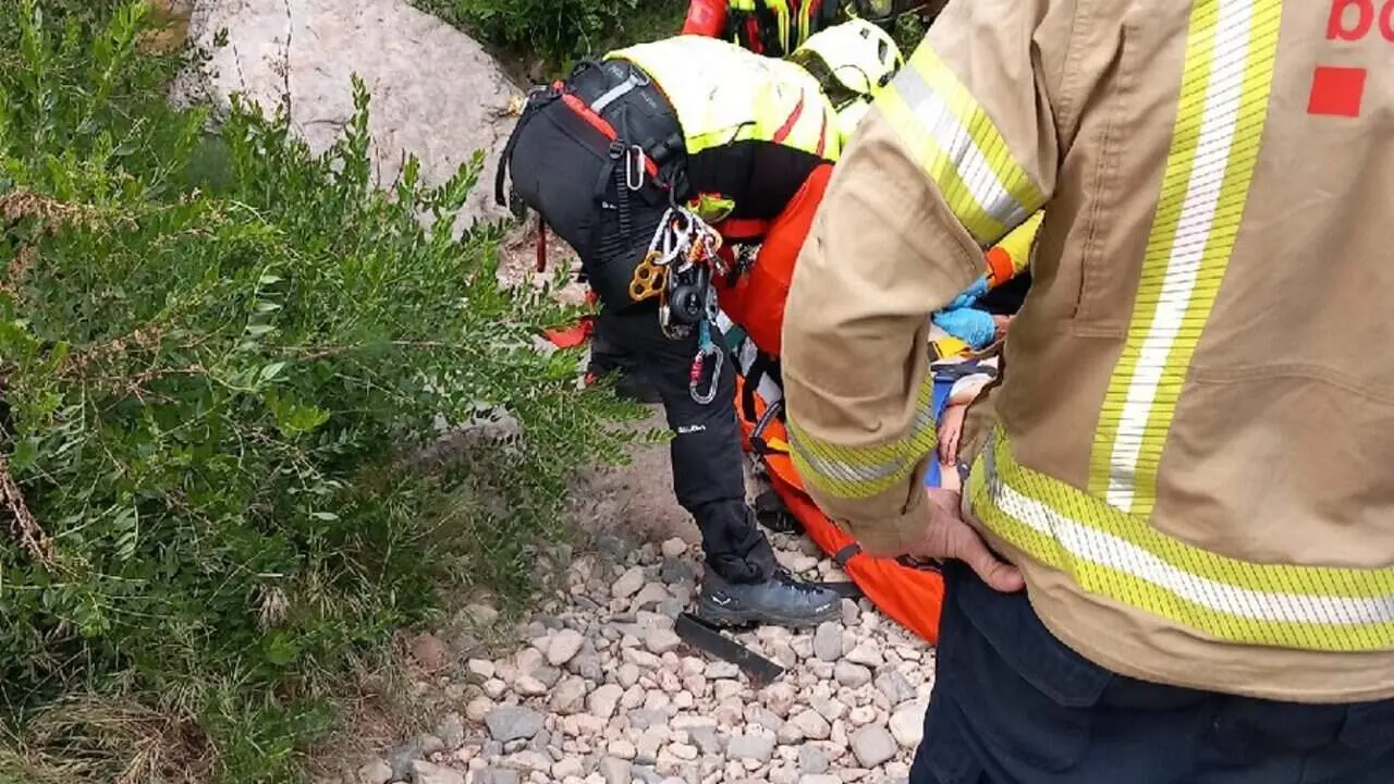  Rescat d&rsquo;una excursionista accidentada a la Riba prop del riu Brugent amb assist&egrave;ncia d&rsquo;urg&egrave;ncia i immobilitzaci&oacute; de la cama &mdash; Imagen de la Fuente 