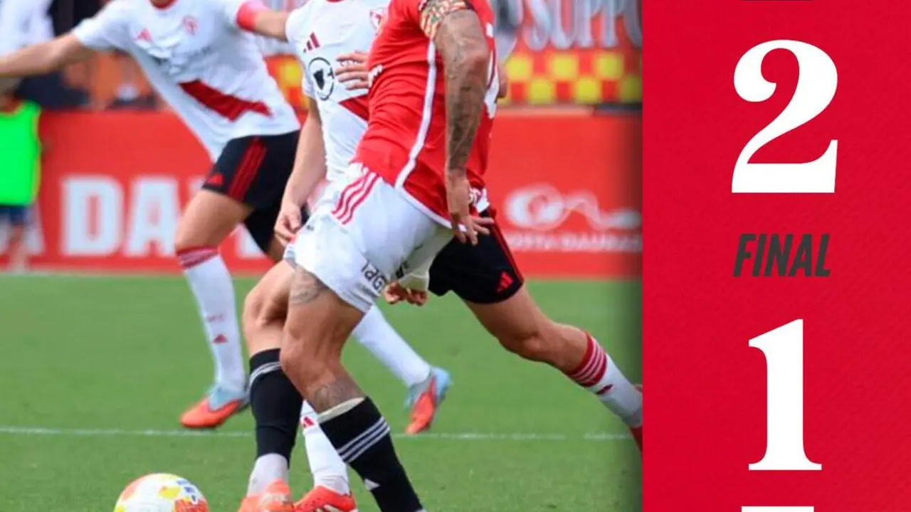 Gol decisiu d&rsquo;&Oacute;scar Sanz que assegura la vict&ograve;ria del N&agrave;stic contra el Sevilla Atl&eacute;tico per 2 a 1 al Nou Estadi &mdash; Imagen generada por IA