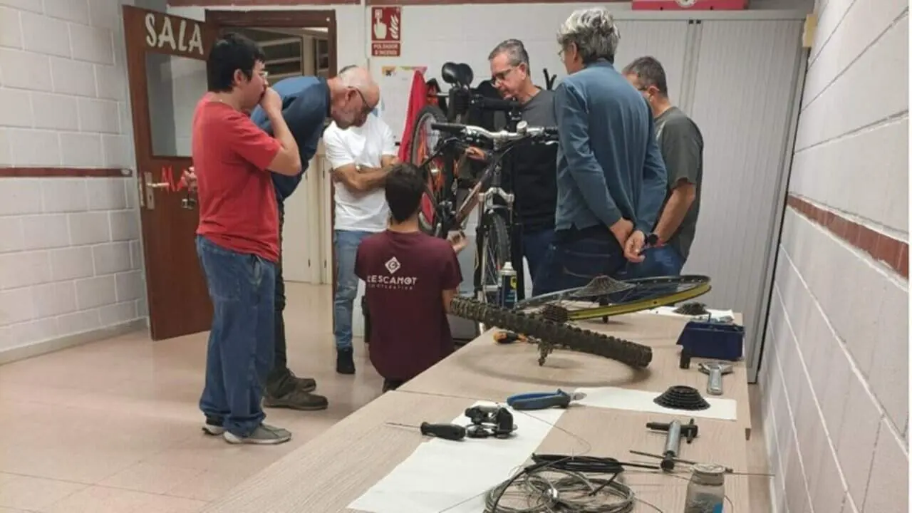  Tallers gratu&iuml;ts de manteniment de bicicletes a Tarragona al maig per aprendre reparacions b&agrave;siques i mobilitat sostenible &mdash; Imagen de la Fuente 