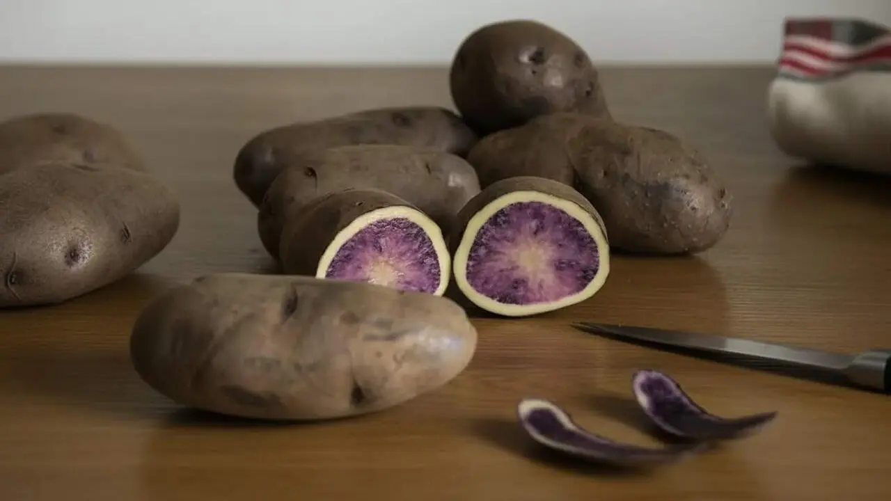  Imatge destacada d&rsquo;Atsegi&ntilde;e la nova patata vasca bicolor amb un 30% m&eacute;s d&rsquo;antioxidants i sense additius artificials &mdash; Imagen generada por IA 