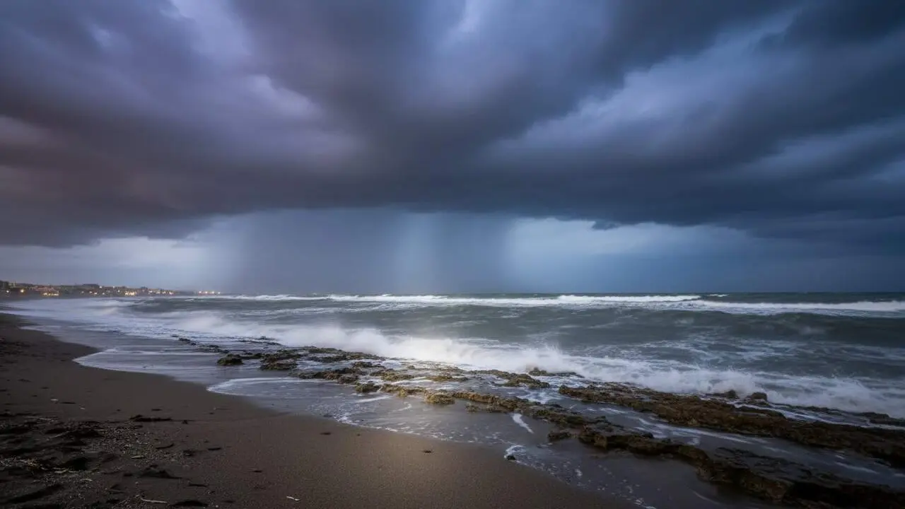  Imatge de precipitacions intenses a Tarragona i el litoral sud amb alerta meteorol&ograve;gica per aquest dissabte &mdash; Imagen generada por IA 