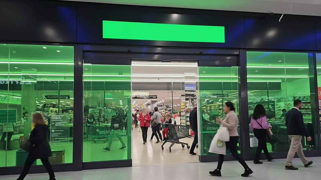  Treballadors sense experi&egrave;ncia buscats a Mercadona amb salaris de fins a 2.300 euros al mes &mdash; Imagen generada por IA 