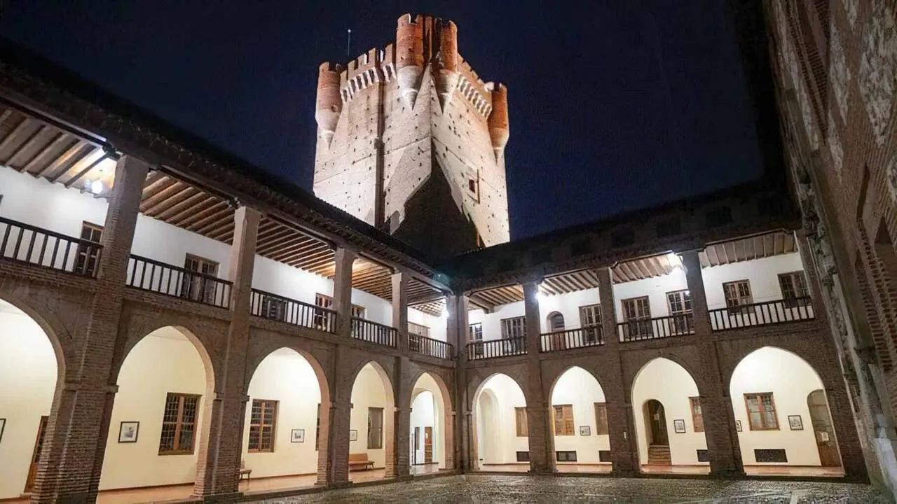  Imatge destacada del Castell de la Mota a Medina del Campo amb horaris, preus i fotos imprescindibles per a visitar-lo &mdash; Imagen de la Fuente 
