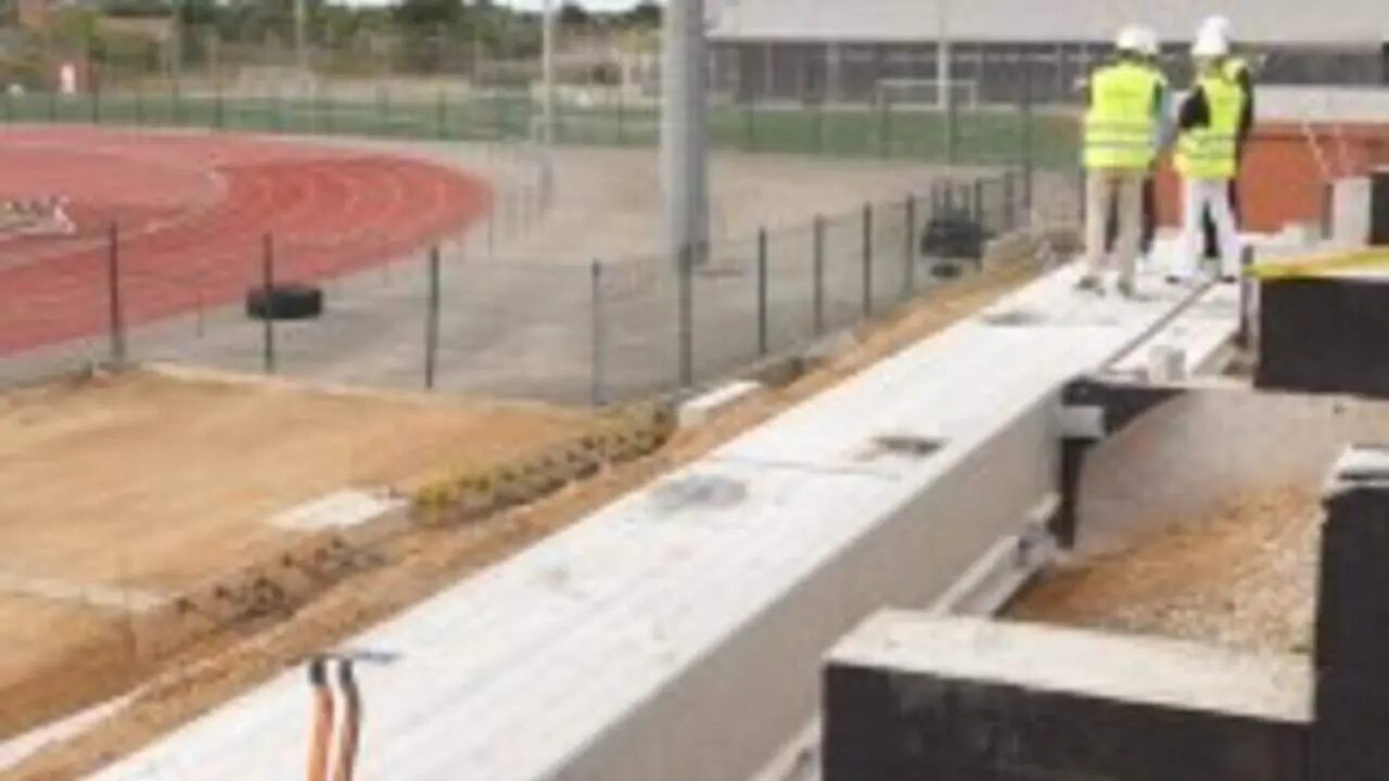  La nova graderia de la pista d&rsquo;atletisme Marta Galimany a Valls millora l&rsquo;experi&egrave;ncia dels usuaris i espectadors &mdash; Imagen de la Fuente 