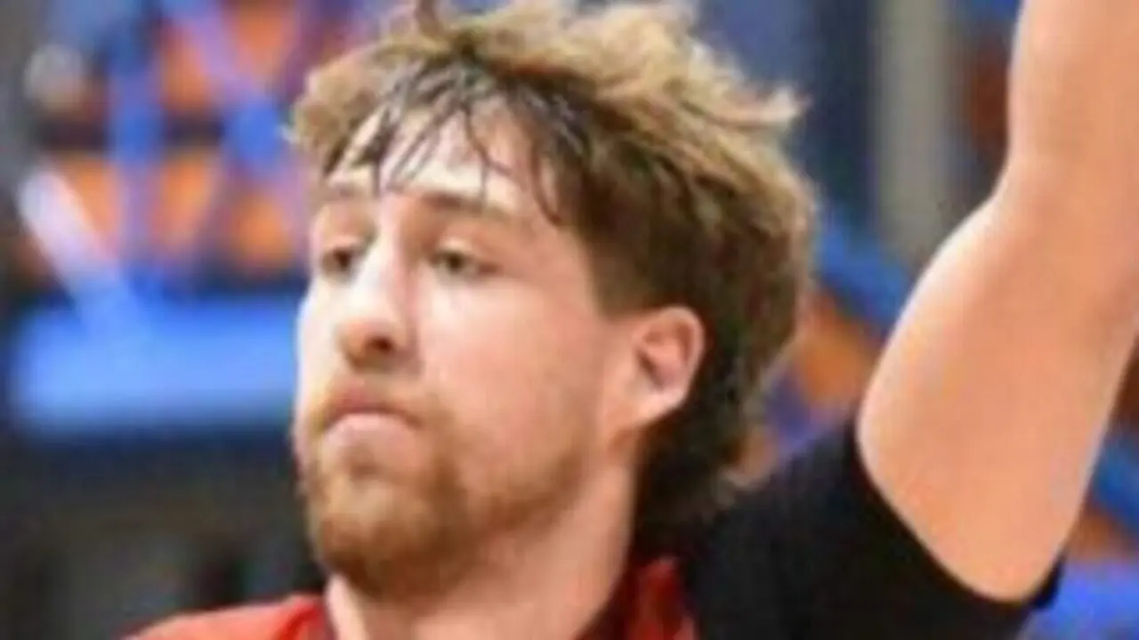  Pablo Santiago, nou jugador del CB Valls per a la temporada 2026-2027, destaca per la seva gran actuaci&oacute; al Roser &mdash; Imagen de la Fuente 