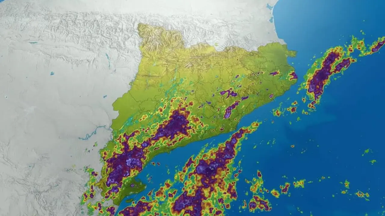  X&agrave;fecs forts amb tempesta i calamarsa afectant Tarragona el 12 de maig amb avisos meteorol&ograve;gics intensos &mdash; Imagen generada por IA 