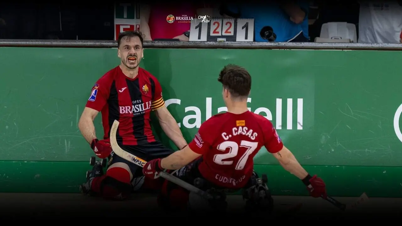 Imatge del partit de hoquei entre Reus Deportiu i Calafell amb un marcador clar i emoci&oacute; al Play Off. Imagen de la Fuente