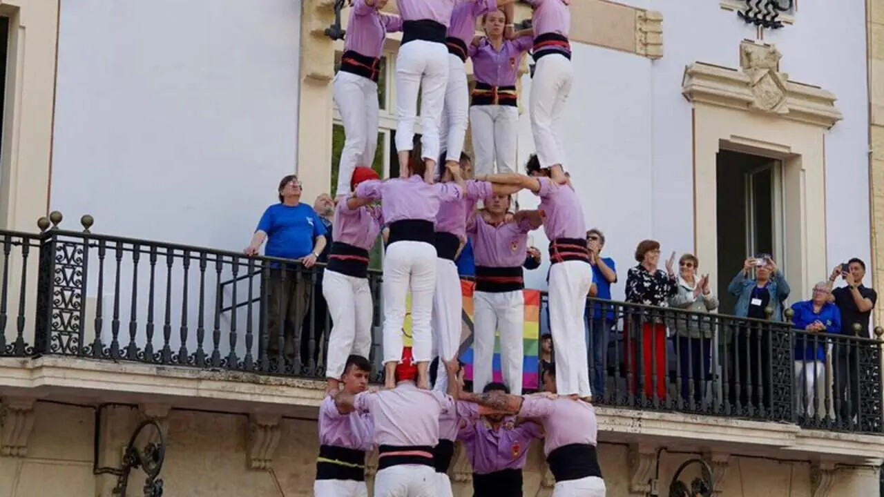 3d9f m&eacute;s matiner de la Colla Jove de Tarragona celebrat a l&rsquo;estiu 2026 amb castells i correcions tradicionals a Gr&agrave;cia &mdash; Imagen de la Fuente