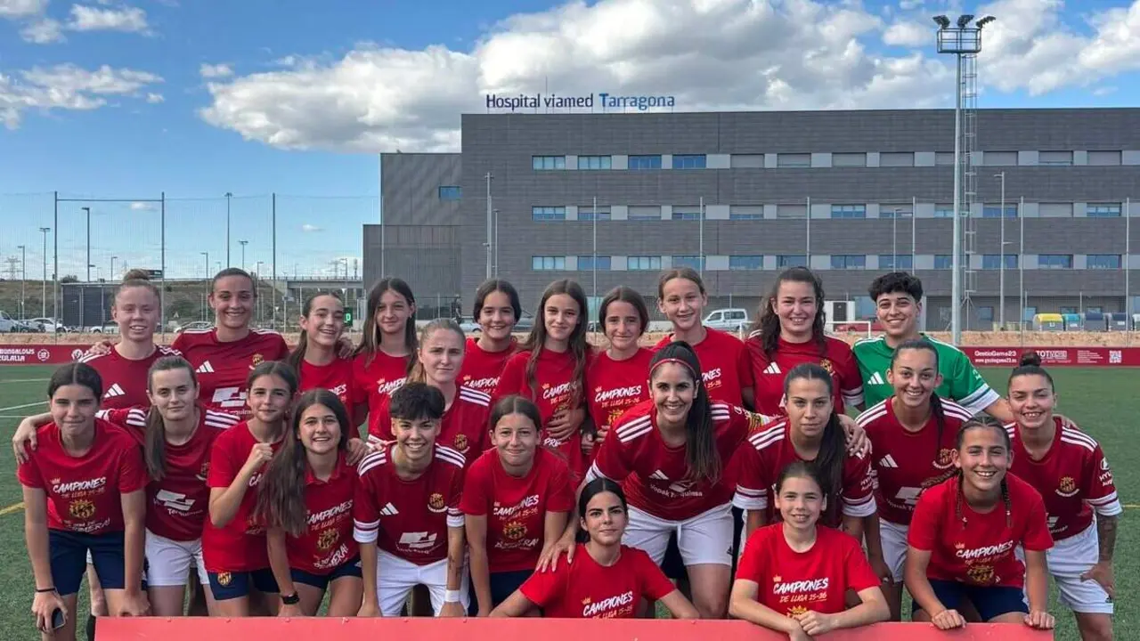  Femen&iacute; del N&agrave;stic celebrant la remontada i vict&ograve;ria 3-2 contra el Gimn&agrave;stic de Manresa en el tancament de temporada &mdash; Imagen de la Fuente 