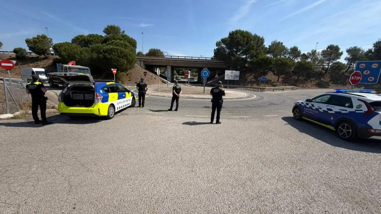Agents de policia realitzant controls intensius a Reus per prevenir activitats delictives a Riudoms i la zona ve&iuml;na &mdash; Imagen de la Fuente