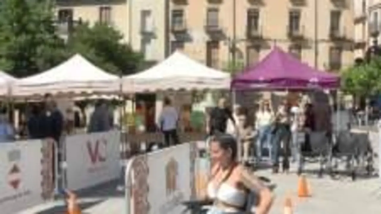  Festa de les Capacitats a Valls amb una quinzena d&rsquo;entitats inclusives al Pati per promoure la participaci&oacute; social &mdash; Imagen de la Fuente 