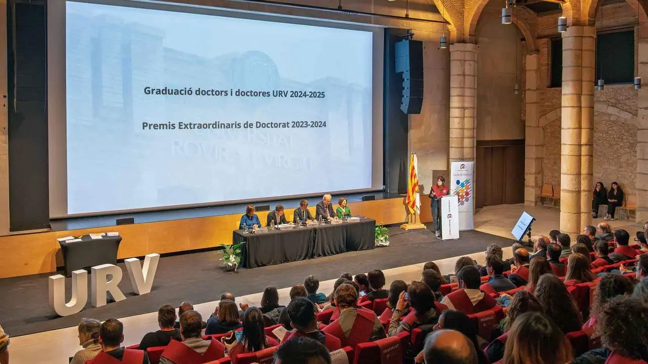  Conversaci&oacute; sobre la convocat&ograve;ria de 25 contractes predoctorals del programa Mart&iacute; i Franques amb informaci&oacute; avan&ccedil;ada de cerca &mdash; Imagen de la Fuente 