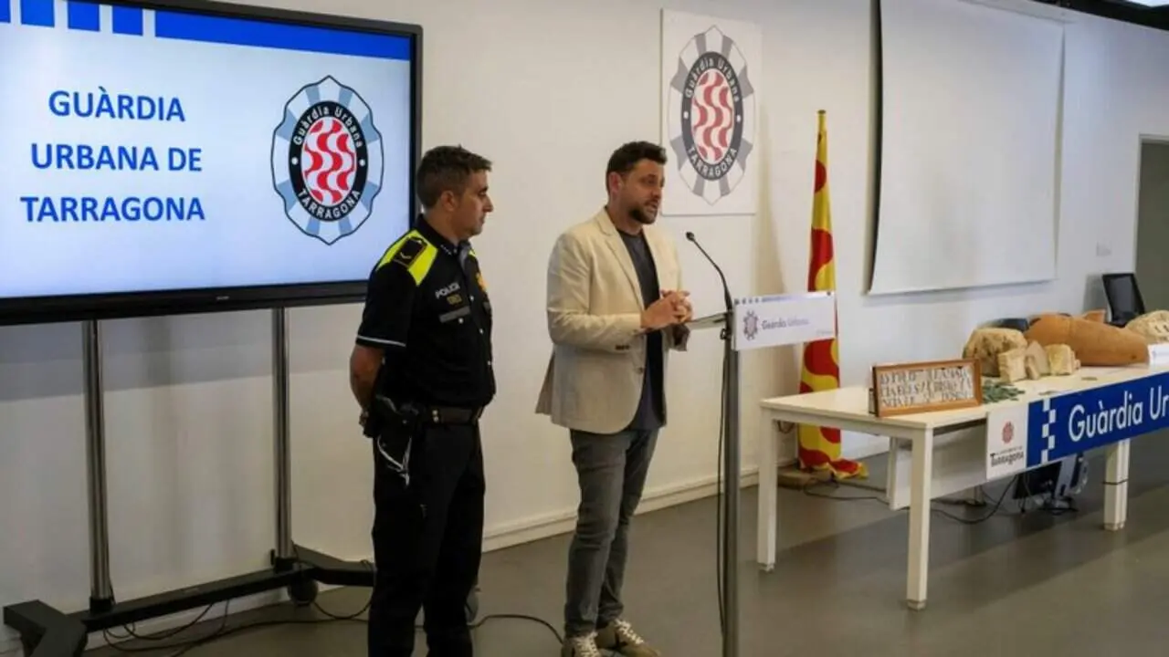  Recuperaci&oacute; de peces arqueol&ograve;giques clau a Ca l&rsquo;Agapito gr&agrave;cies a la Gu&agrave;rdia Urbana i la Unitat d&rsquo;Investigaci&oacute; B&agrave;sica &mdash; Imagen de la Fuente 