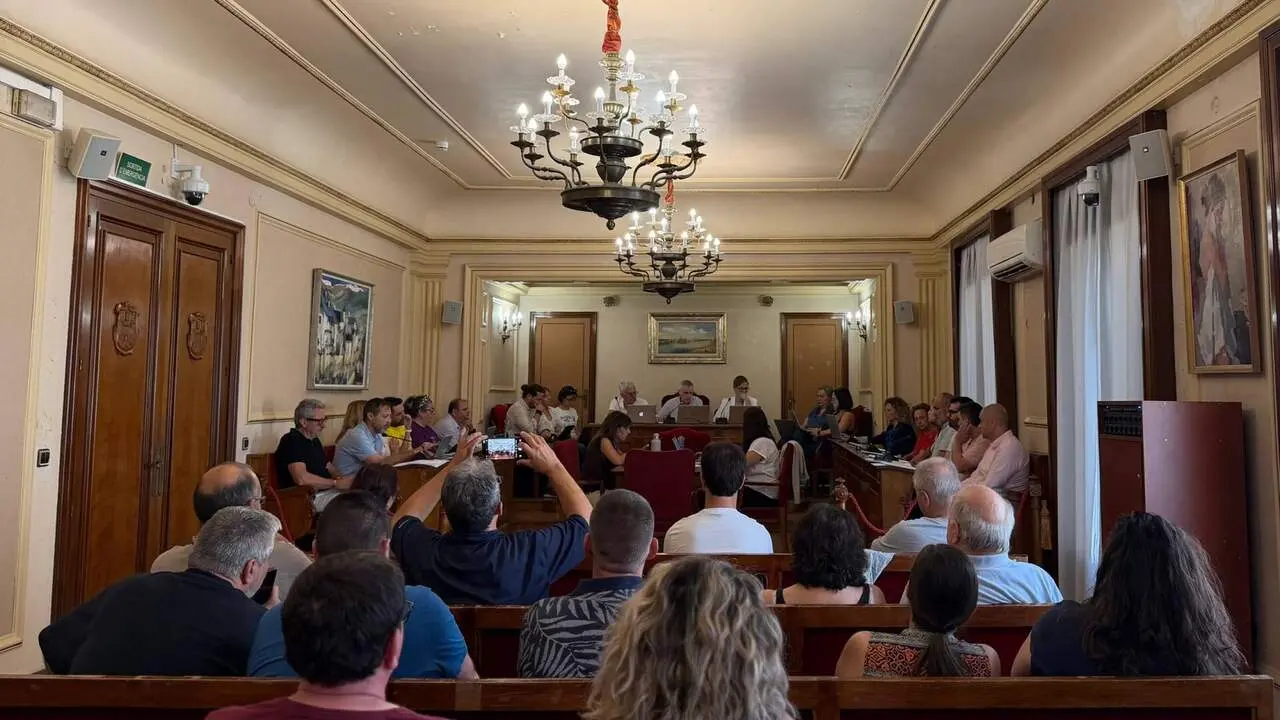  Logotip oficial de l&rsquo;Ajuntament d&rsquo;Amposta amb enlla&ccedil; a la seva p&agrave;gina web municipal i recursos locals destacats &mdash; Imagen de la Fuente 